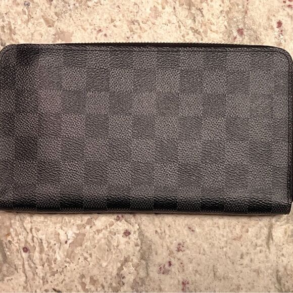 Louis Vuitton Zippy Organizer
Damier Graphite Canvas Black - Picture 3 of 9